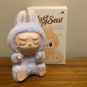 POP MART Have a Seat Vinyl Face in Labubu - Zizi